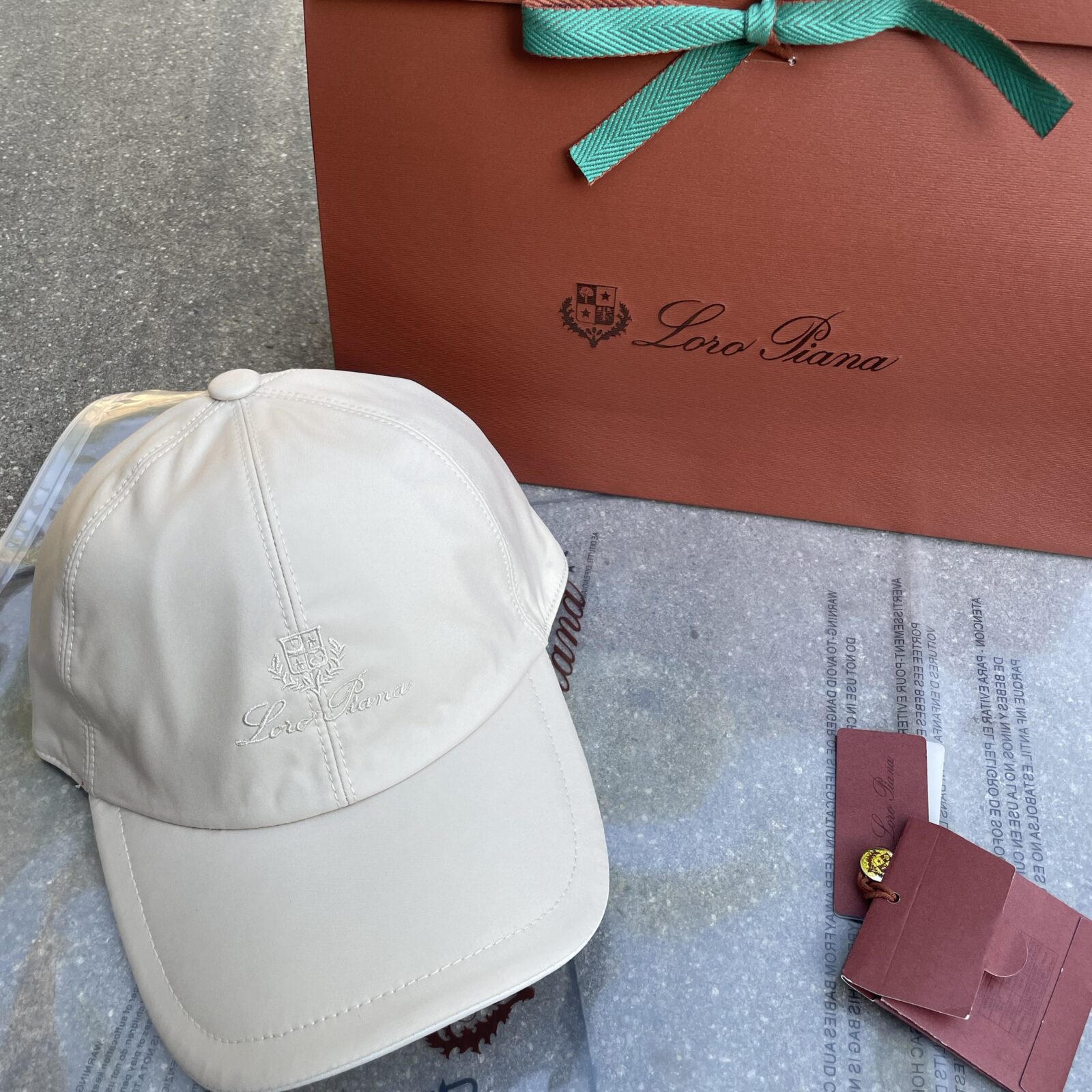 Loro Piana Cap Blance