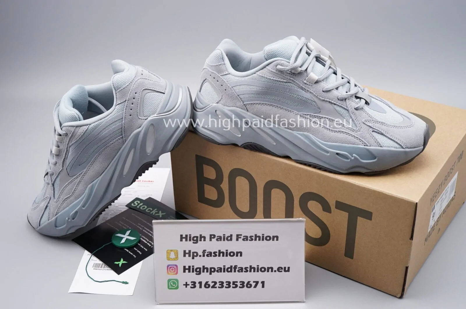 Yeezy Boost 700 V2 Hospital Blue - Afbeelding 2